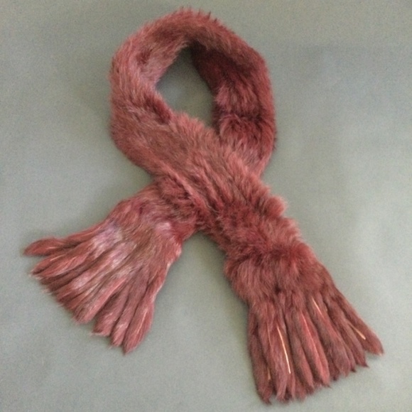 Crown Cap Superior 100% Rabbit Fur Scarf In A Rich Burgundy Color - Picture 6 of 6